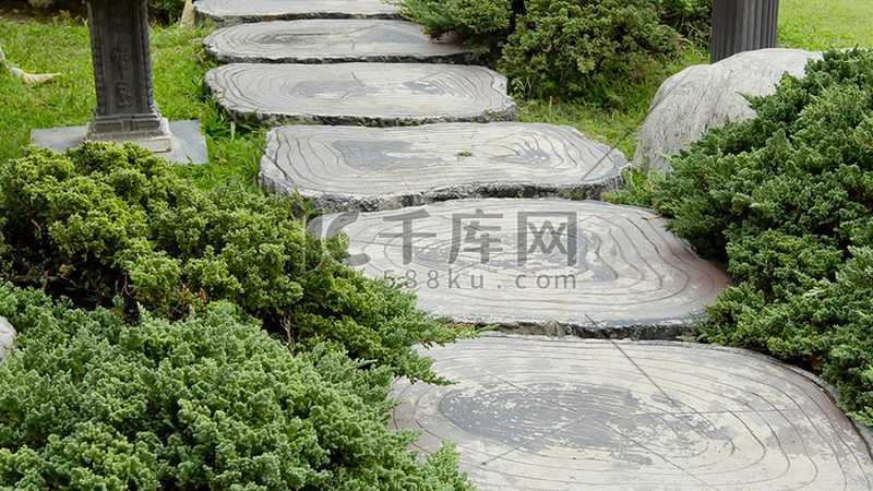 手动草坪打孔器主要分为以下几类：